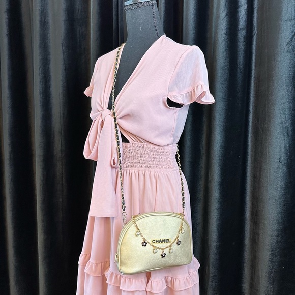 CHANEL gold metallic crossbody pouch CUSTOM with chain and bag charm - Picture 2 of 12